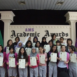 Academic Awards, Grade 7 to 9 Girls